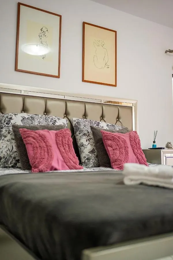 Quiet Marble Apt With Free Parking Spot Old Town Bucharest 0*,