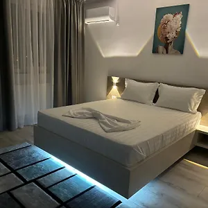 Celine Confort N. D. Cocea Apartment