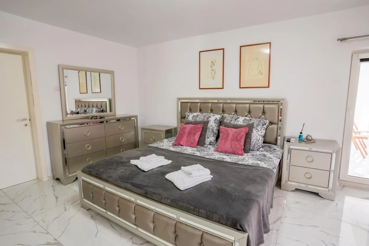 Apartment Quiet Marble Apt With Free Parking Spot Old Town Bucharest Romania