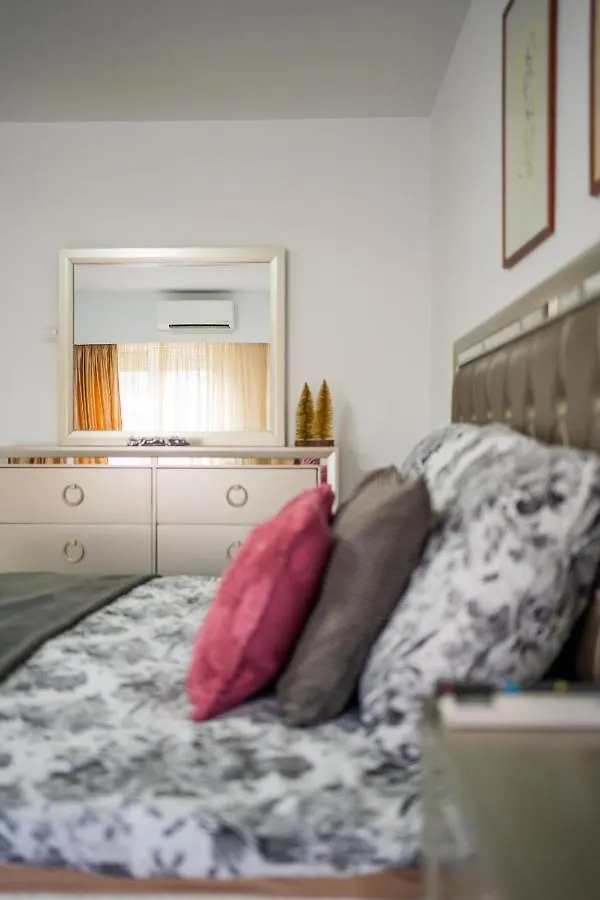 Quiet Marble Apt With Free Parking Spot Old Town Bukarest Lägenhet